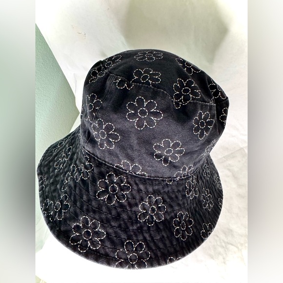 Tween Embroidered White & Black Floral Bucket Hat - Picture 9 of 15